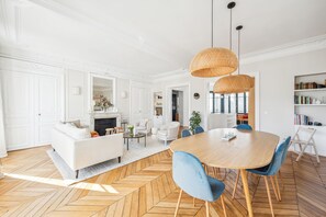 Interior - A Vision in White, by Veeve (Paris)