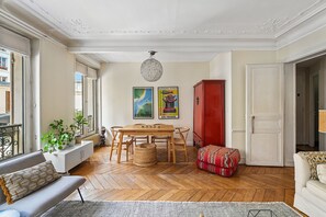 Interior - Batignolles Gem, by Veeve (Paris)