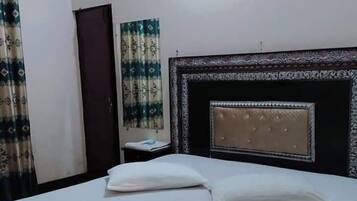 Soundproofing, iron/ironing board, free WiFi
