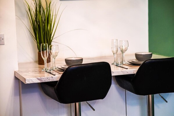 Apartment | Interior - 40percent off Monthly /2 Bedroom apt / City Centre (Swindon)