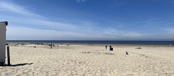 Two-person holiday home with a beautiful location near the beach and dunes