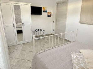 2 makuuhuonetta, silitysrauta/-lauta, Wi-Fi, vuodevaatteet