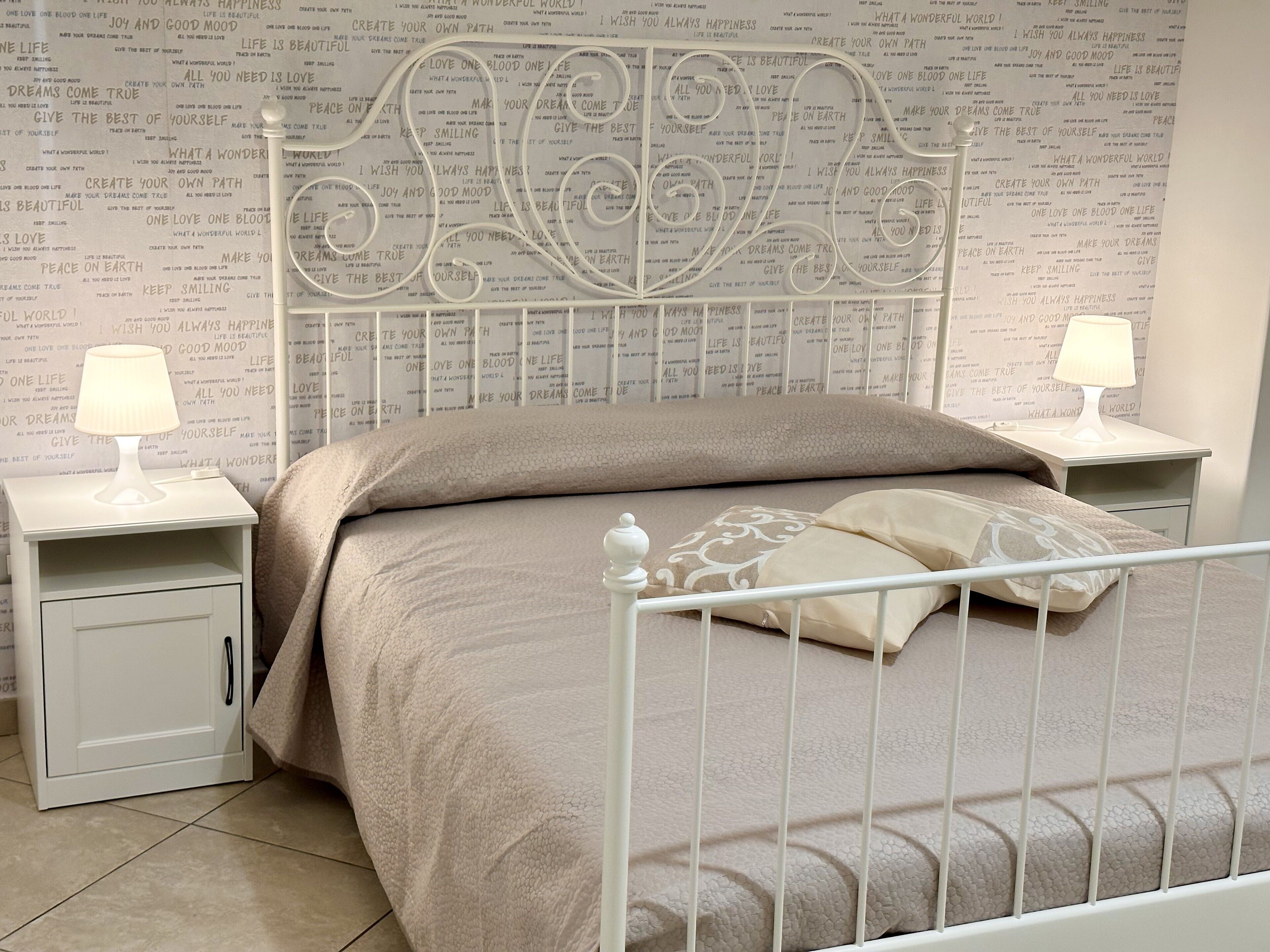 2 makuuhuonetta, silitysrauta/-lauta, Wi-Fi, vuodevaatteet