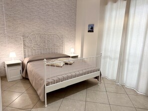 2 makuuhuonetta, silitysrauta/-lauta, Wi-Fi, vuodevaatteet