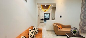 HE Azure 3BHK Bunglow Nr Apollo DB City