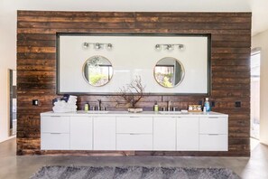 Interior - Luxe Home w/Private Casita, Htd Pool, Spa, Sauna, Swim Machine (Scottsdale)