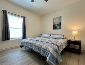 2 soverom, strykejern/-brett, wi-fi (inkludert) og sengetøy