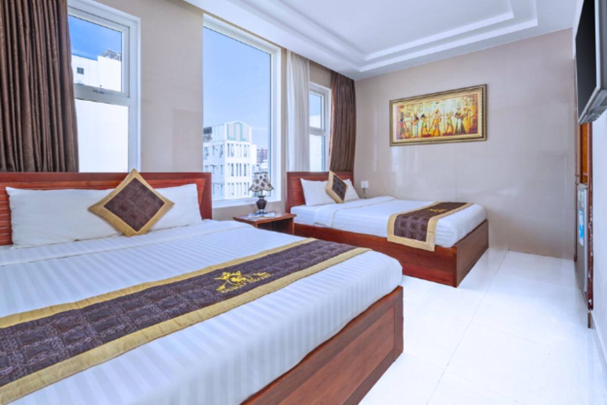 Panoramic Quadruple Room, 2 Queen Beds | Hypo-allergenic bedding available, memory foam beds, minibar, desk