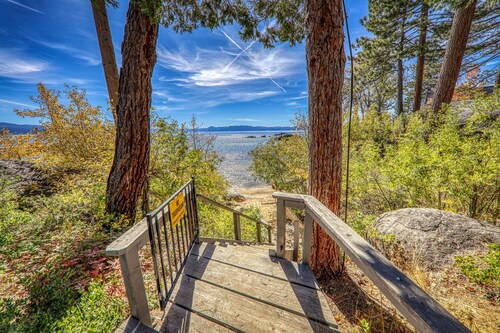 Spellbound Lakefront Lodge by Tahoe Getaways - 5 BR w Hot Tub, Buoy & Beach Access