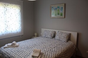 2 bedrooms, iron/ironing board, travel cot, WiFi