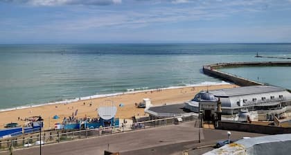 Seafront Regency Townhouse - Uniterrupted Sea Views