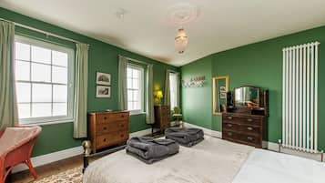 3 bedrooms, iron/ironing board, free WiFi, bed sheets