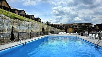 Inomhuspool och uppvÀrmd pool