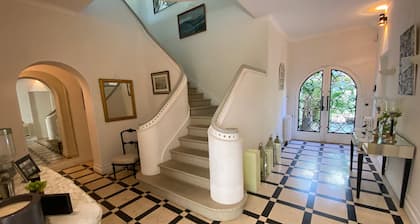 Luxury 5-Bed Villa with Indoor Pool near Arcachon Beach and Shops