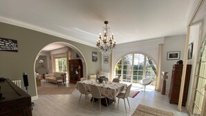 Interior - Luxury 5-Bed Villa with Indoor Pool near Arcachon Beach and Shops (Arcachon)