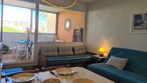 Interior - Cozy Studio with Cabin, Pool, Parking & 450m from Beach (Cap d'Agde)
