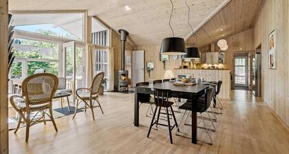 Nice home in Højby with WiFi