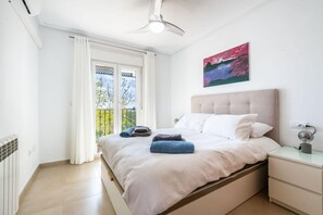 2 chambres, fer et planche à repasser, Wi-Fi, draps fournis