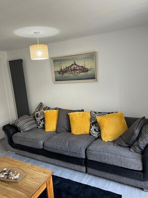 Living area - Beautiful Maisonnette With Free Parking (Leeds)