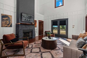 Televisión, chimenea