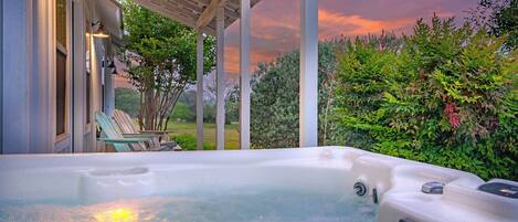 Outdoor spa tub