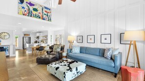 콘도, 침대(여러 개), 파티오 (Beachwalk Villas 5054) | 거실 공간 | 디지털 채널 시청이 가능한 50인치 평면 TV