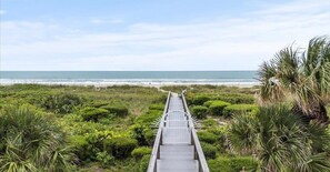 On the beach - Stylish Modern 2 Bed/2Bath Loft at Royal Mansions (Cape Canaveral)