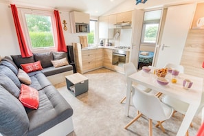 TV, stereo - Bungalow, terrace, garden, 200m from the beach, by Groom*. (Guidel)