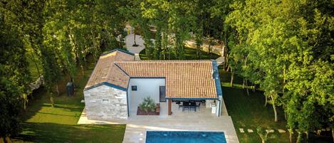 المنشأة من الخارج