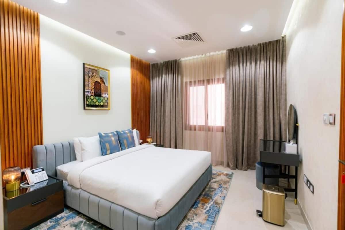 Standard Studio | 1 bedroom, in-room safe, blackout drapes, soundproofing