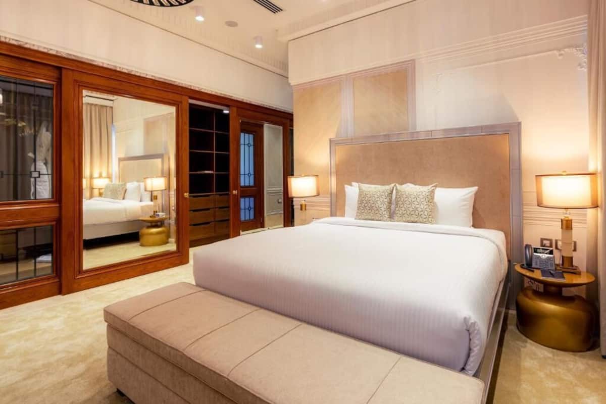 Luxury Room | 1 bedroom, in-room safe, blackout drapes, soundproofing