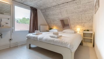 3 slaapkamers, een strijkplank/strijkijzer, reisbedje, wifi