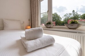 3 habitaciones, tabla de planchar con plancha, cuna de viaje y wifi 