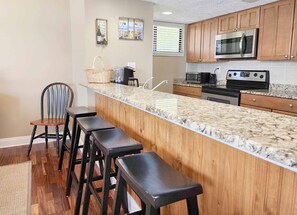 Kylskåp, mikrovågsugn, ugn och diskmaskin