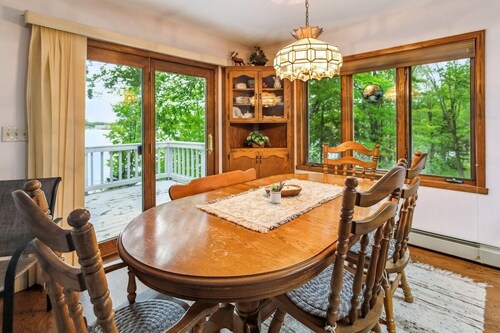 Scenic 4BR Lake View Cottage