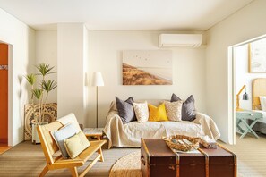 Una Smart TV, una oficina