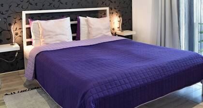 Boutique B&B at quite location 10 minutes from the lake!