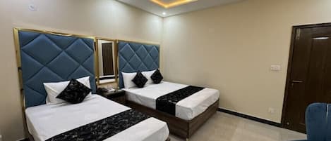 Quarto casal luxo | Quartos à prova de som, ferros/tábuas de passar roupa, Wi-Fi de cortesia