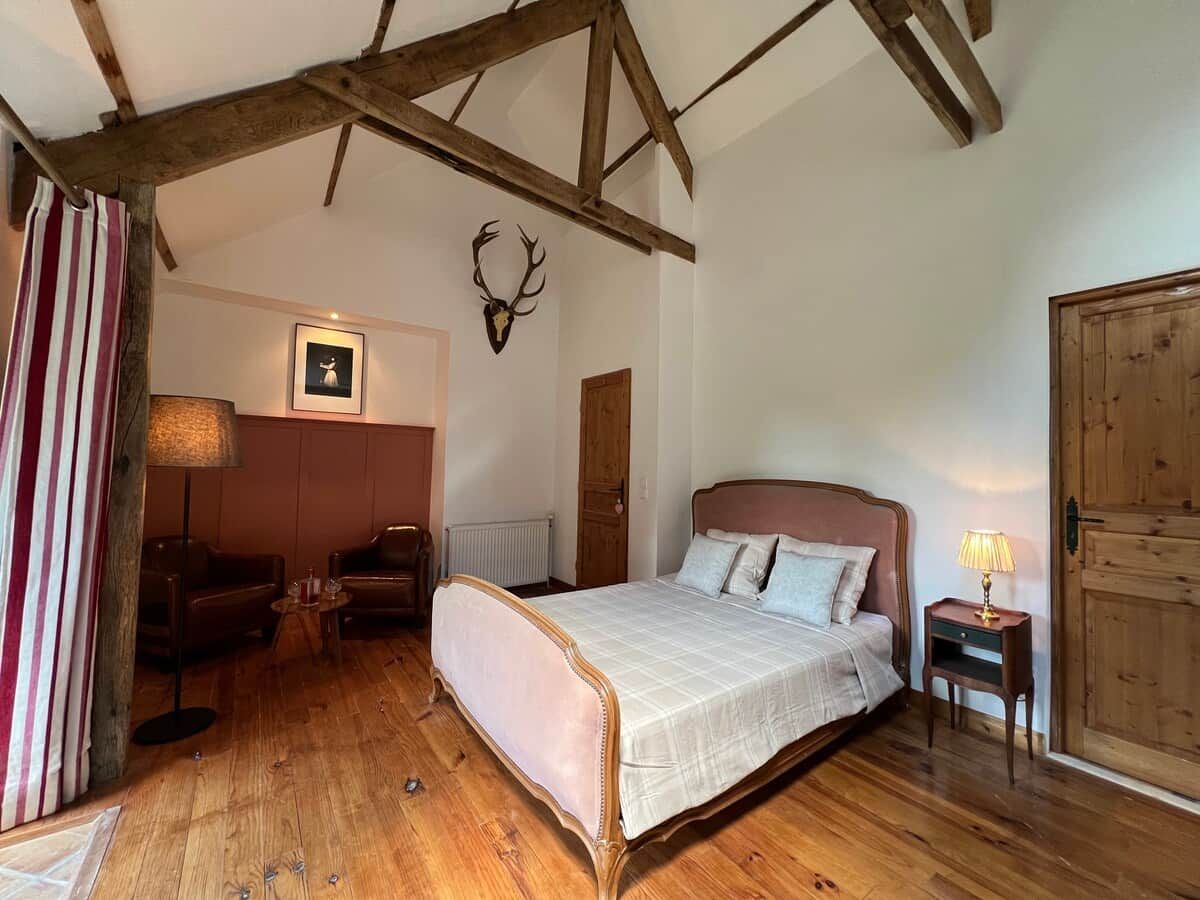 1 slaapkamer, een strijkplank/strijkijzer, wifi, beddengoed