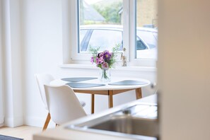 Dining - Vacation apartment "Küstenlodge" up to 2 persons (non-smoking) (Niendorf/Ostsee)