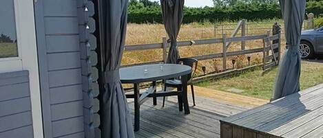 تناول الطعام بالخارج