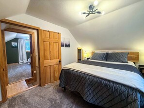 2 chambres, bureau, fer et planche à repasser, lit parapluie