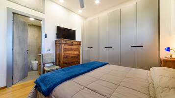 1 bedroom, bed sheets