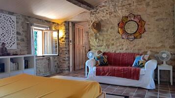 1 bedroom, internet, bed sheets