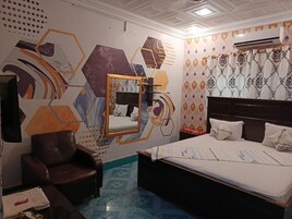 Deluxe Double Room | Soundproofing, iron/ironing board, free WiFi