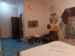 Kahden hengen deluxe-huone | Äänieristys, silitysrauta/-lauta, ilmainen Wi-Fi