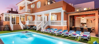 Villa Naranja with private heated pool, sea views