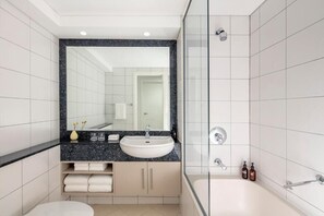 Jetted tub, hair dryer, bidet, towels