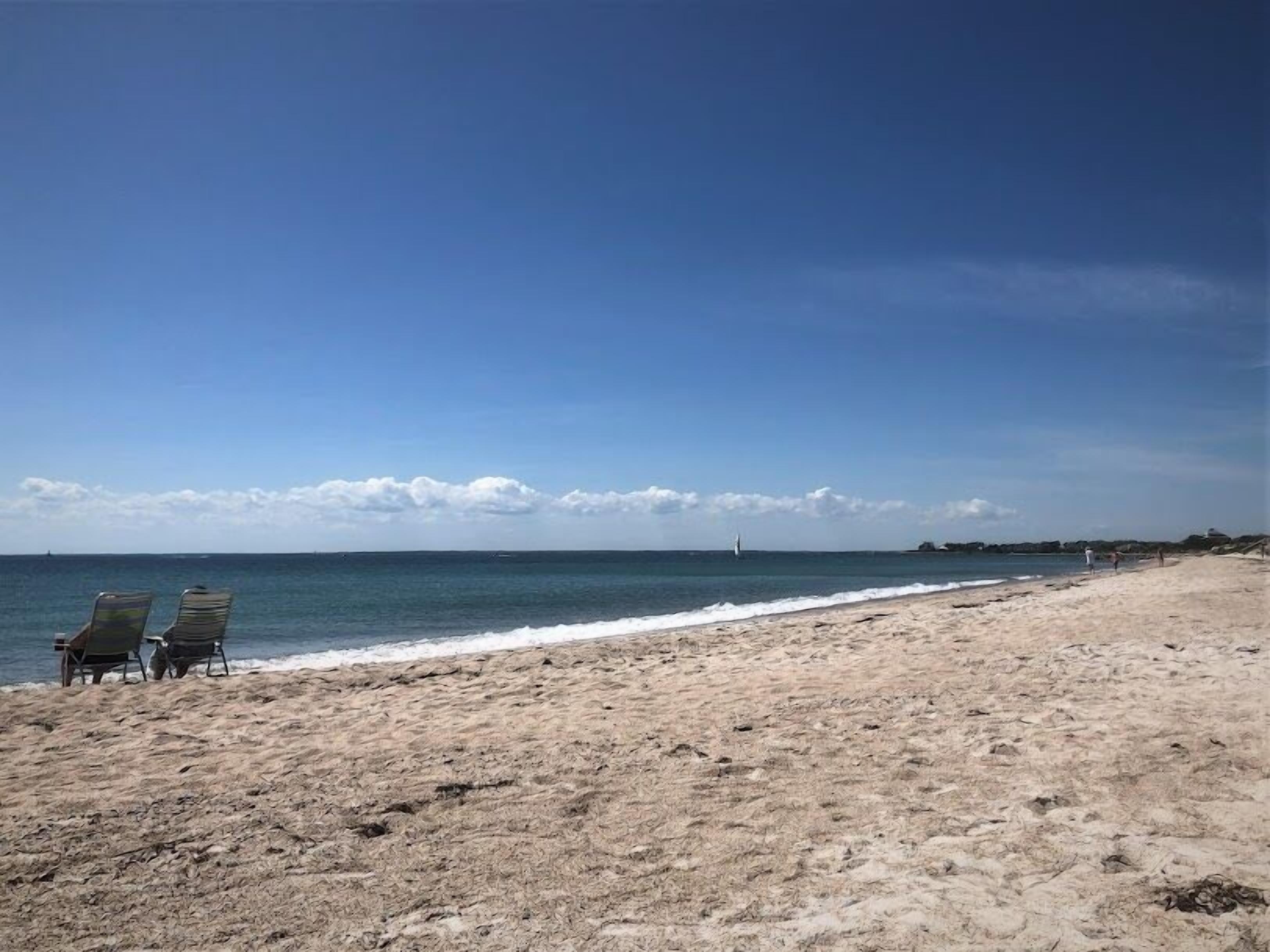 Beautiful Bay Shores 5 bdrm .2 miles to association beach