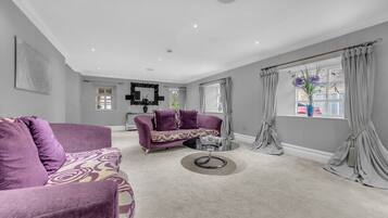 Smart TV, stereo, offices